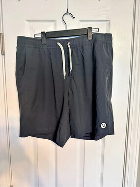 Vuori Kore Short Men's Black Shorts Size XL Like New